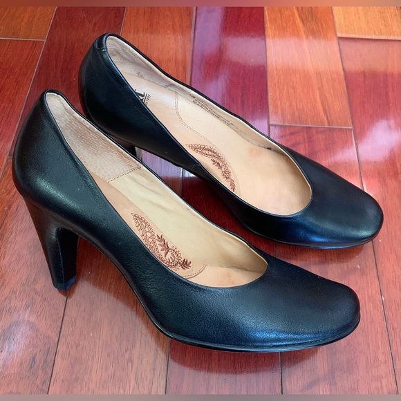 Sofft Shoes - Sofft Black Leather Heels NEW